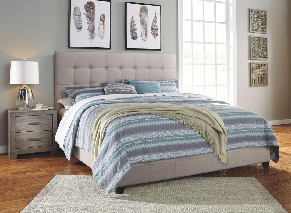 Dolante - Upholstered Bed