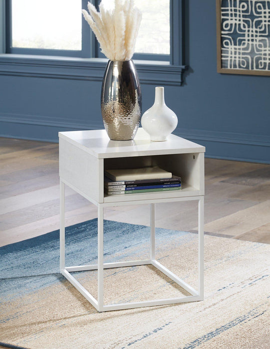 Deznee White End Table