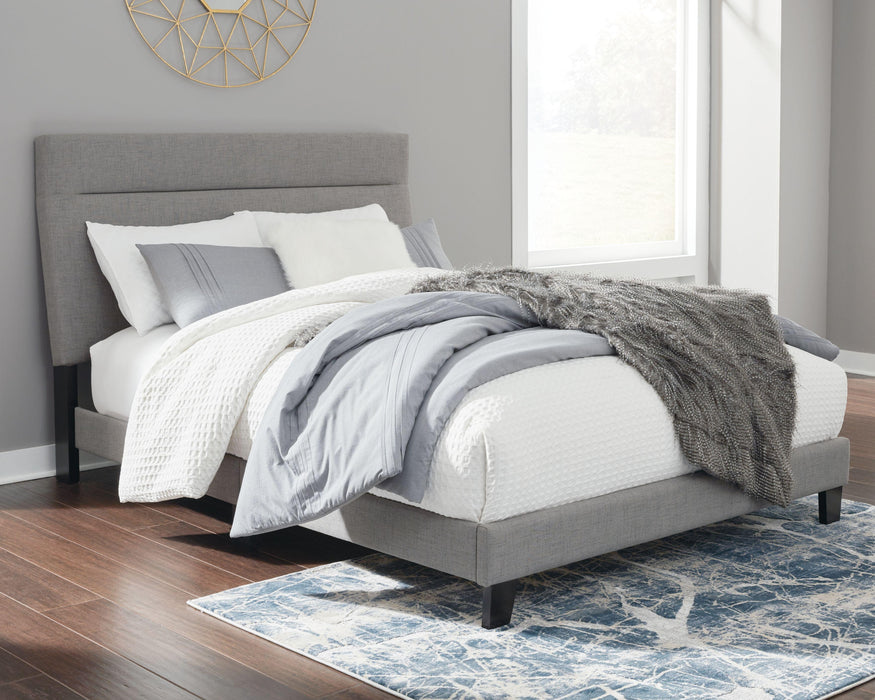 Adelloni - Upholstered Bed