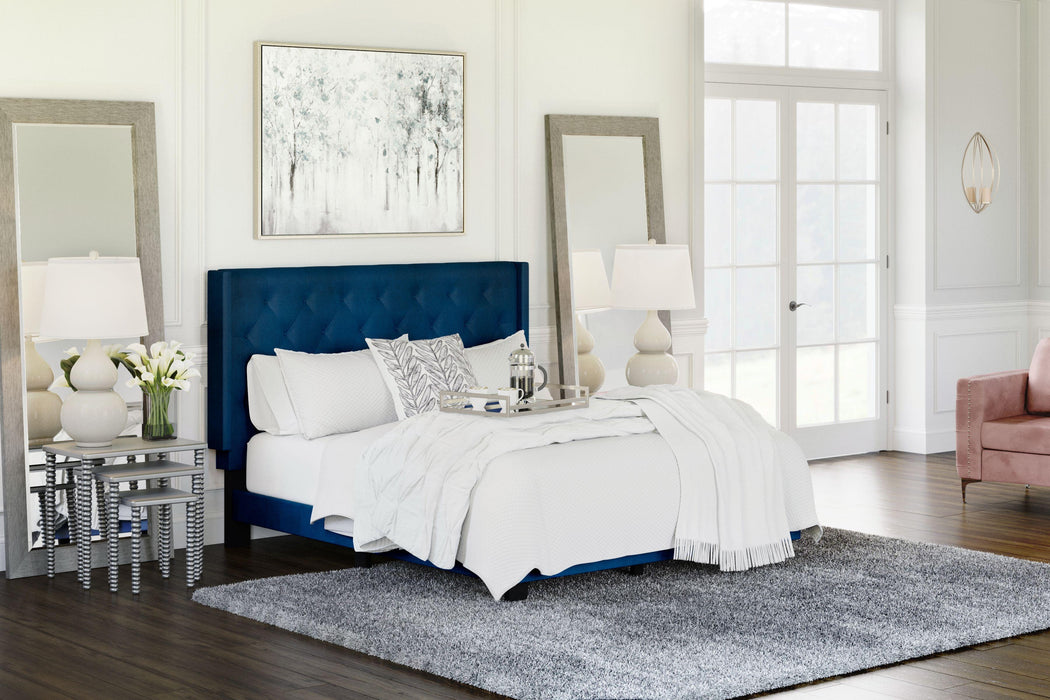 Vintasso - Upholstered Bed